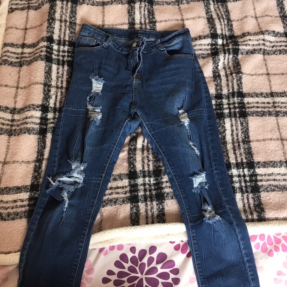 Fashion nova ripped jeans